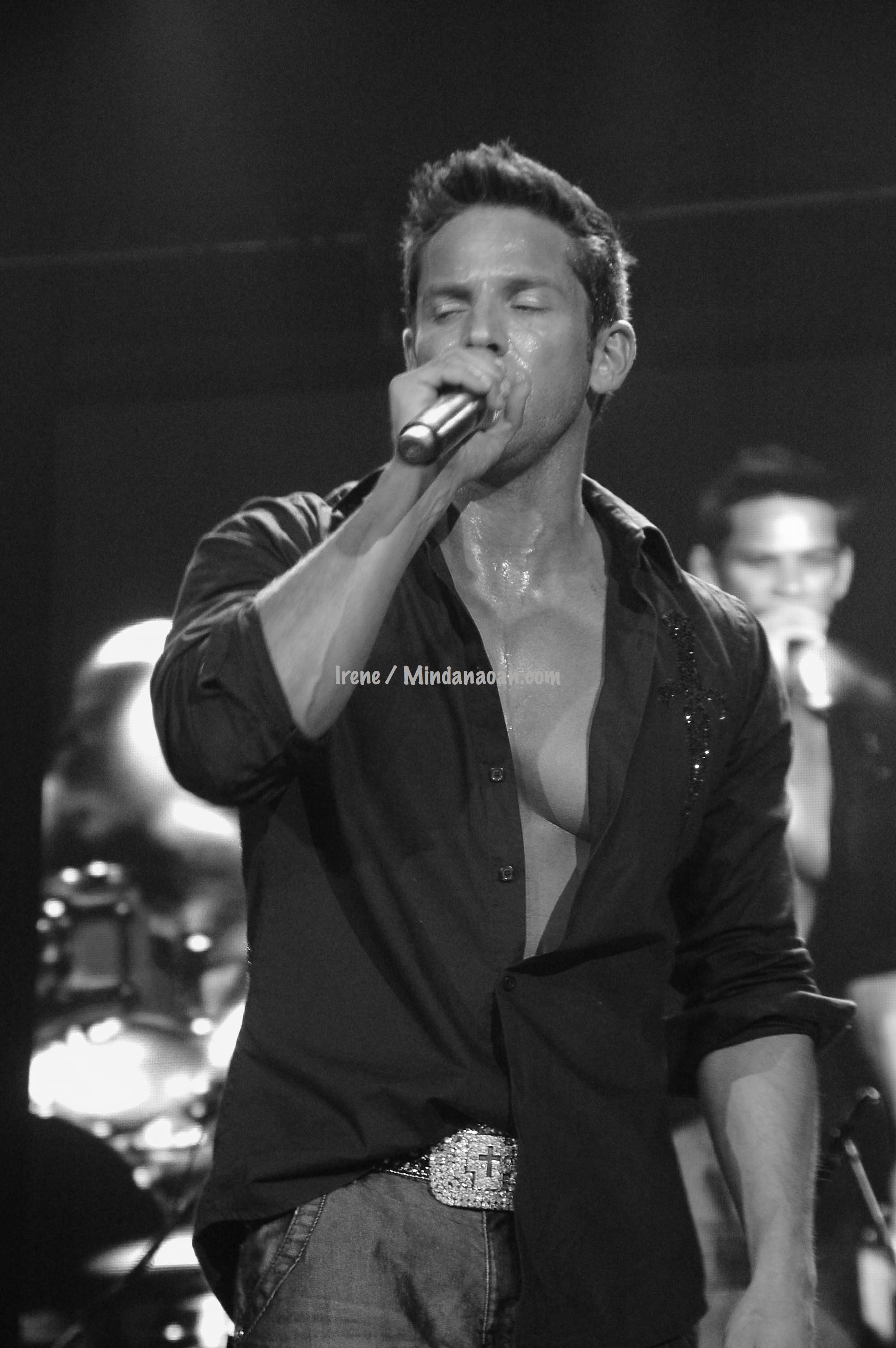 Photos: Jeff Timmons of 98 Degrees Live In Manila