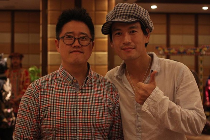 production coordinator Yang Sun- Jun with actor Park Jeong Cheol