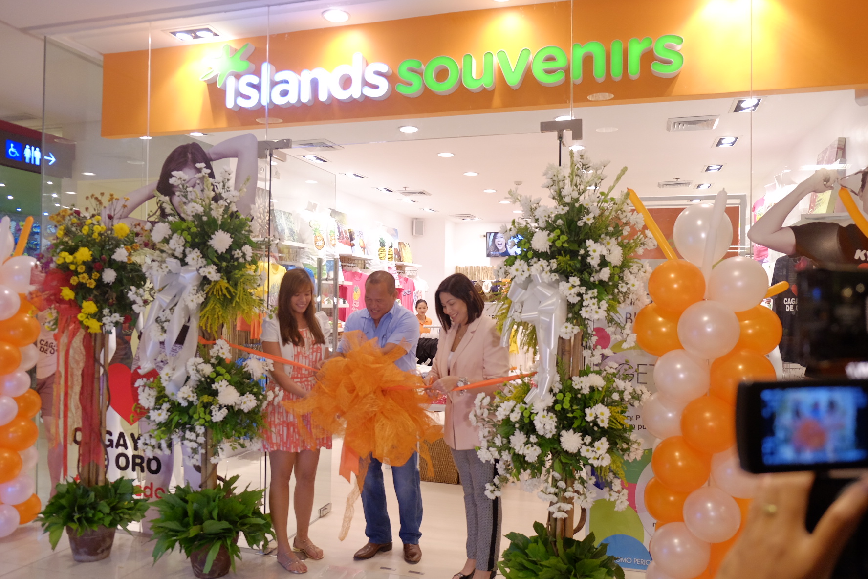 Islands Souvenirs CDO holds fashion show, introduces brand ambassadors